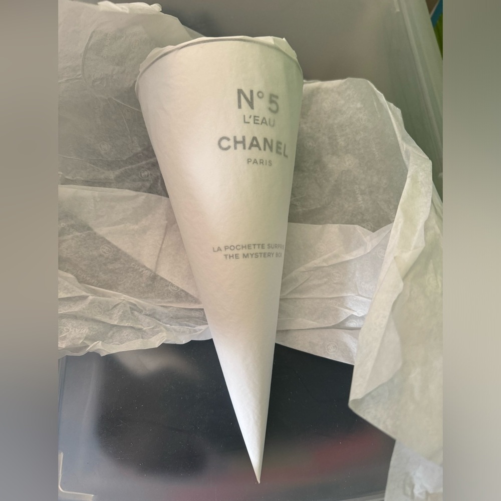 Chanel mystery box limited edition 2021 new in box nail file hand cream - Picture 2 of 3
